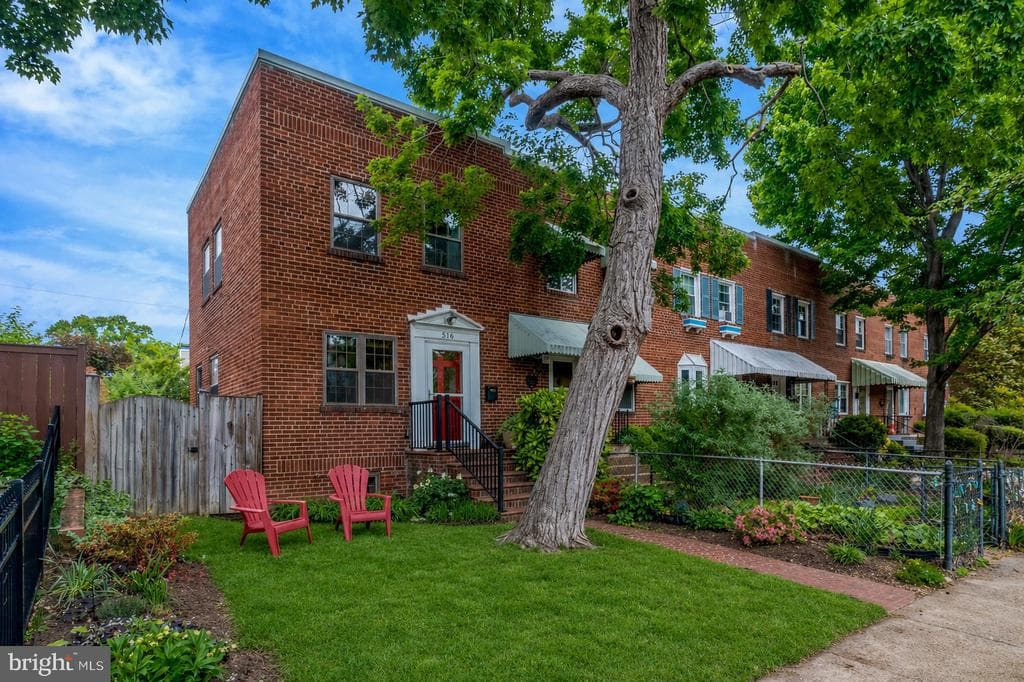 516 E Luray Avenue E photo 1