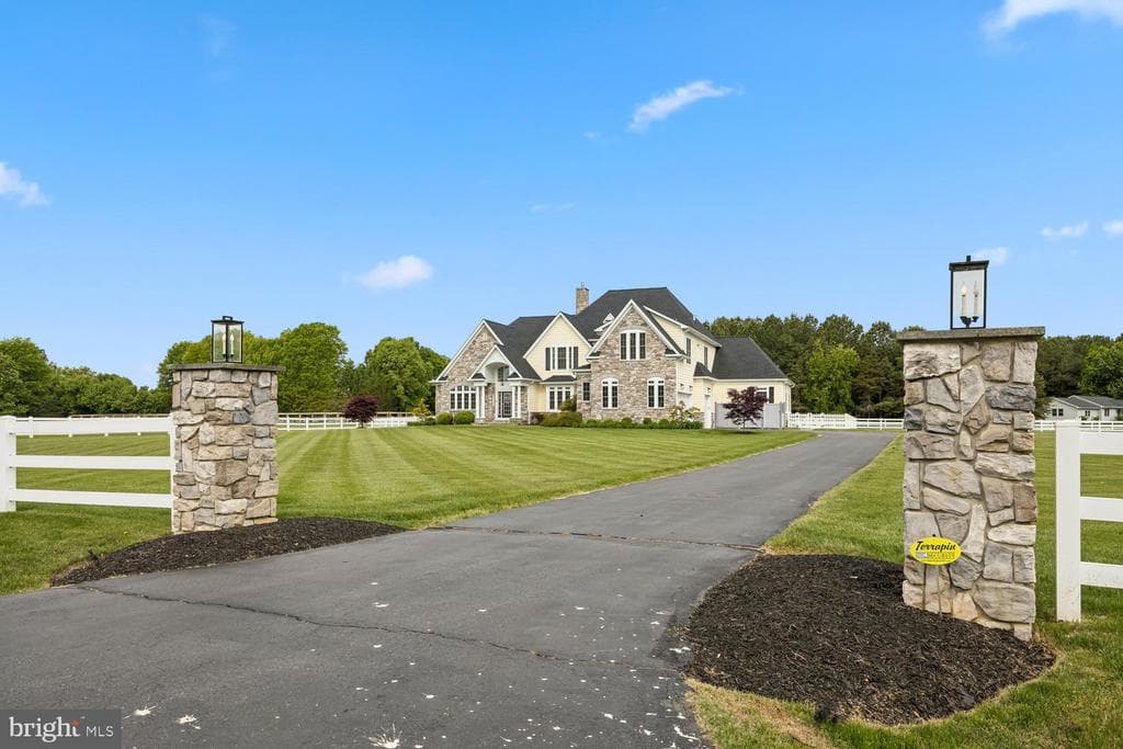 313 Wye Road photo 1