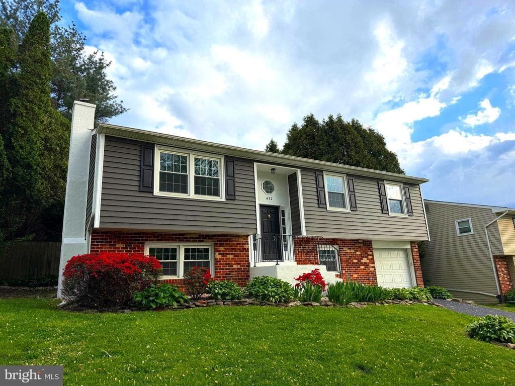 612 Ridge Avenue photo 1