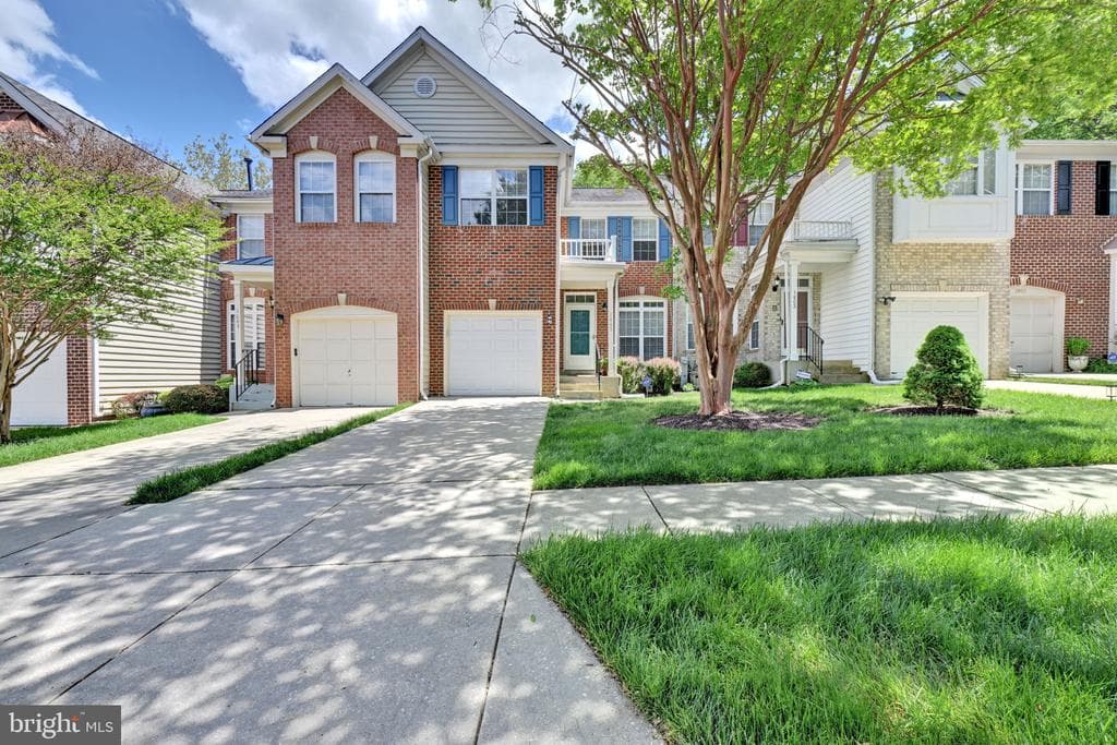 1805 Foxwood Circle photo 1