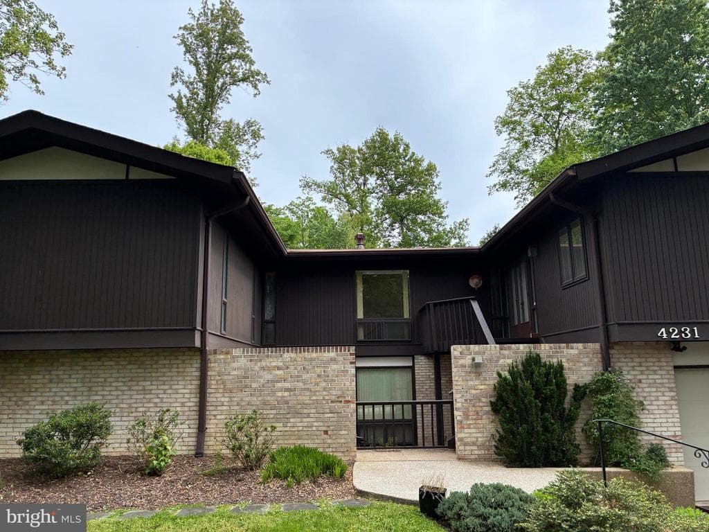 4231 Elizabeth Lane photo 1