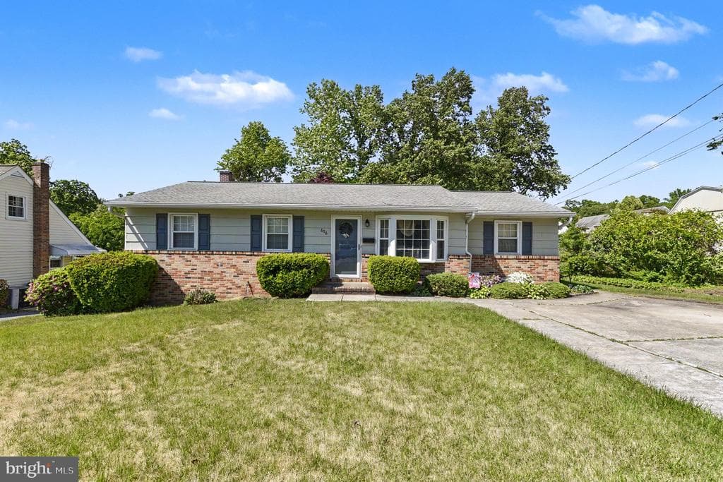 696 W Maple Road photo 1