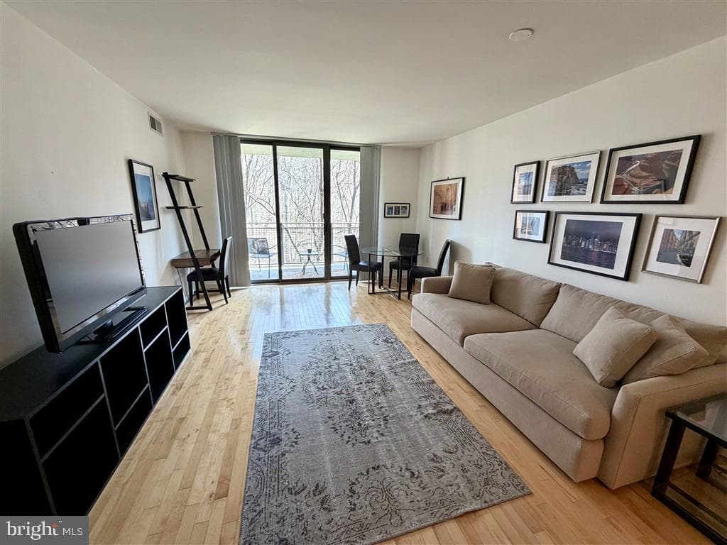 3883 Connecticut Avenue NW #212 photo 1
