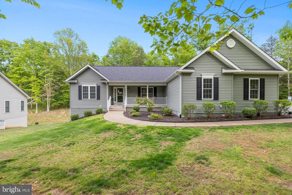 132 Pinehurst Dr Drive photo 1