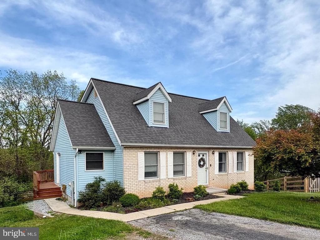 423 London Court photo 1