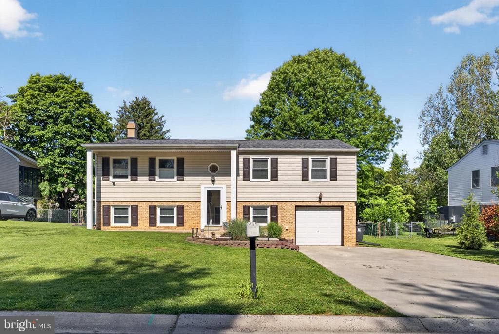 222 Whitehall Road photo 1