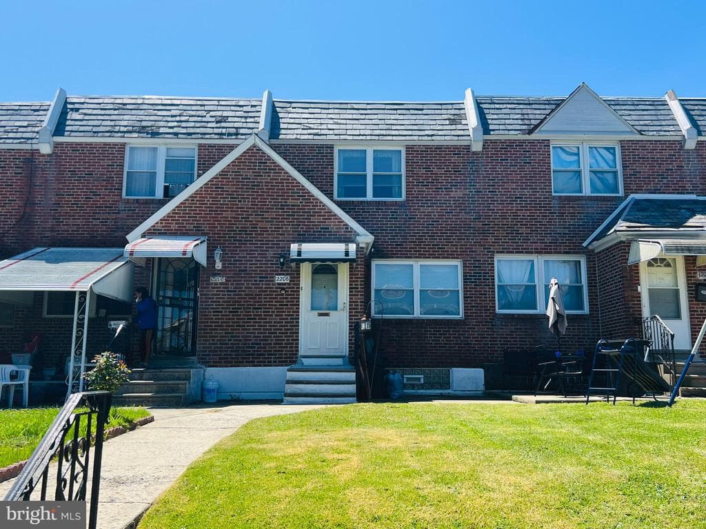 2206 Knorr Street photo 1