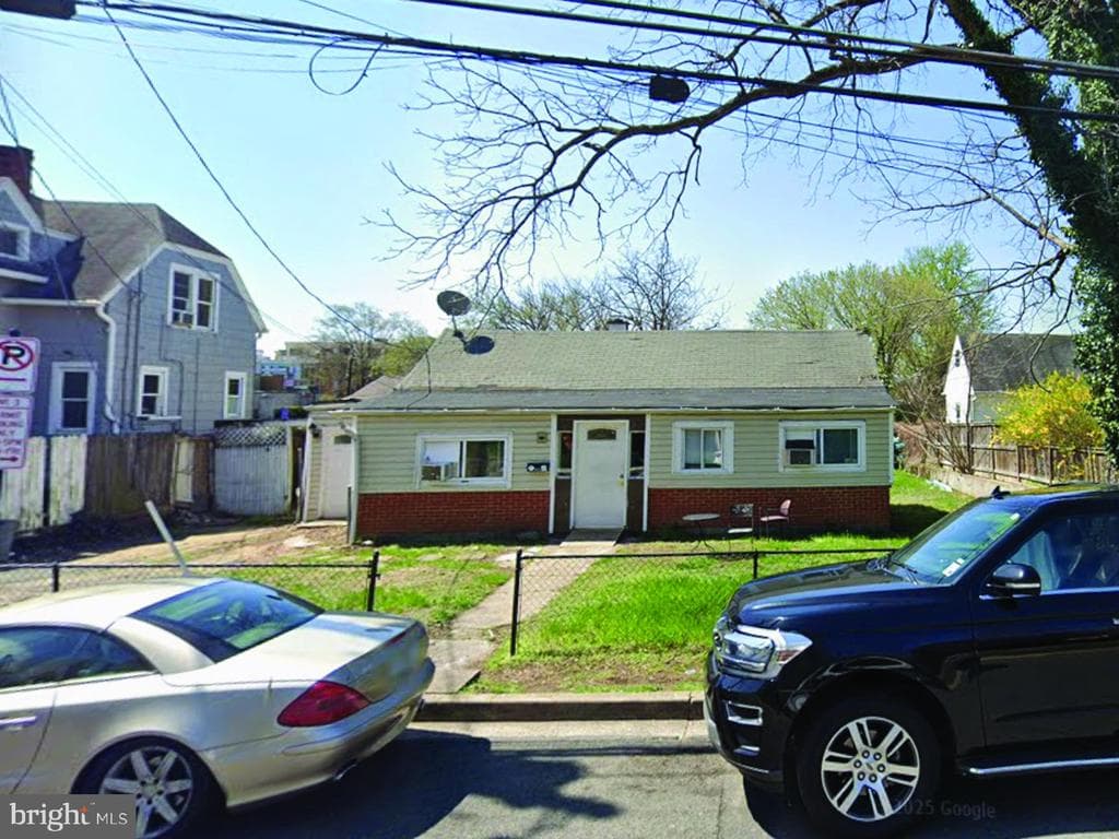 912 S Monroe Street photo 1