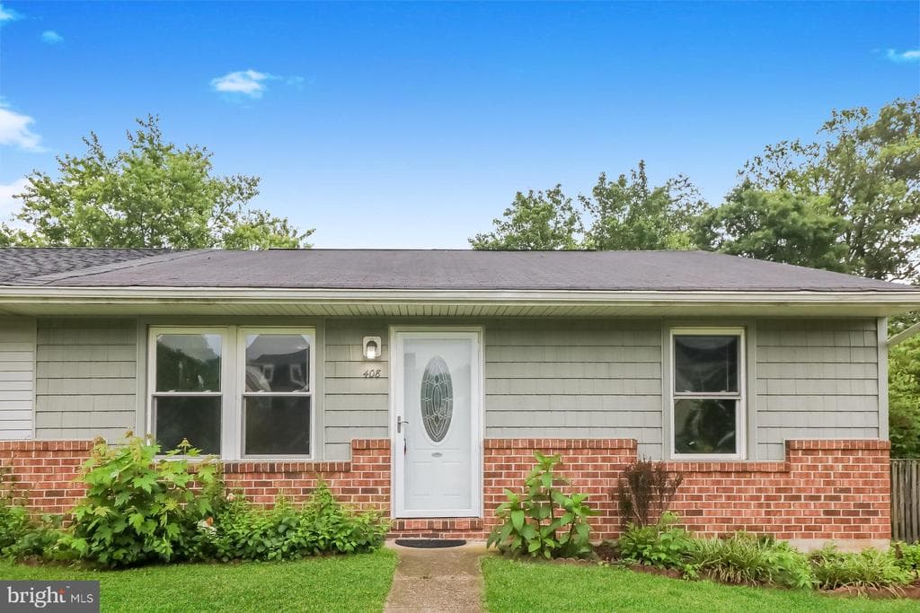 408 Berkshire Court photo 1