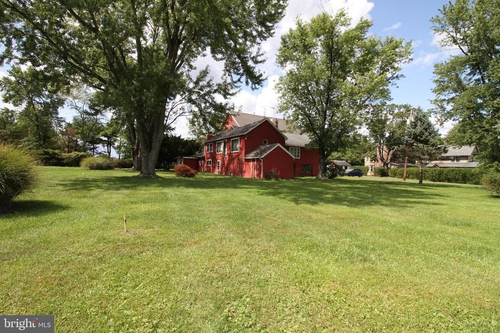 253 E Dark Hollow Road photo 1