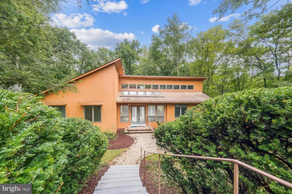 17401 Siever Court photo 1