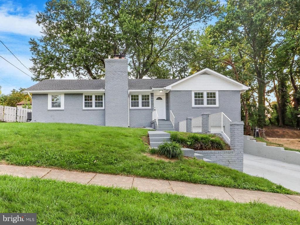 3407 29th Avenue photo 1