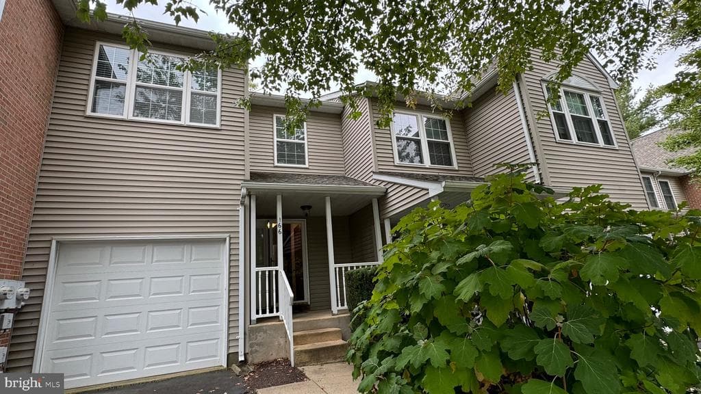 166 Queensbury Place photo 1