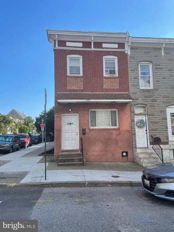 3209 E Lombard Street photo 1