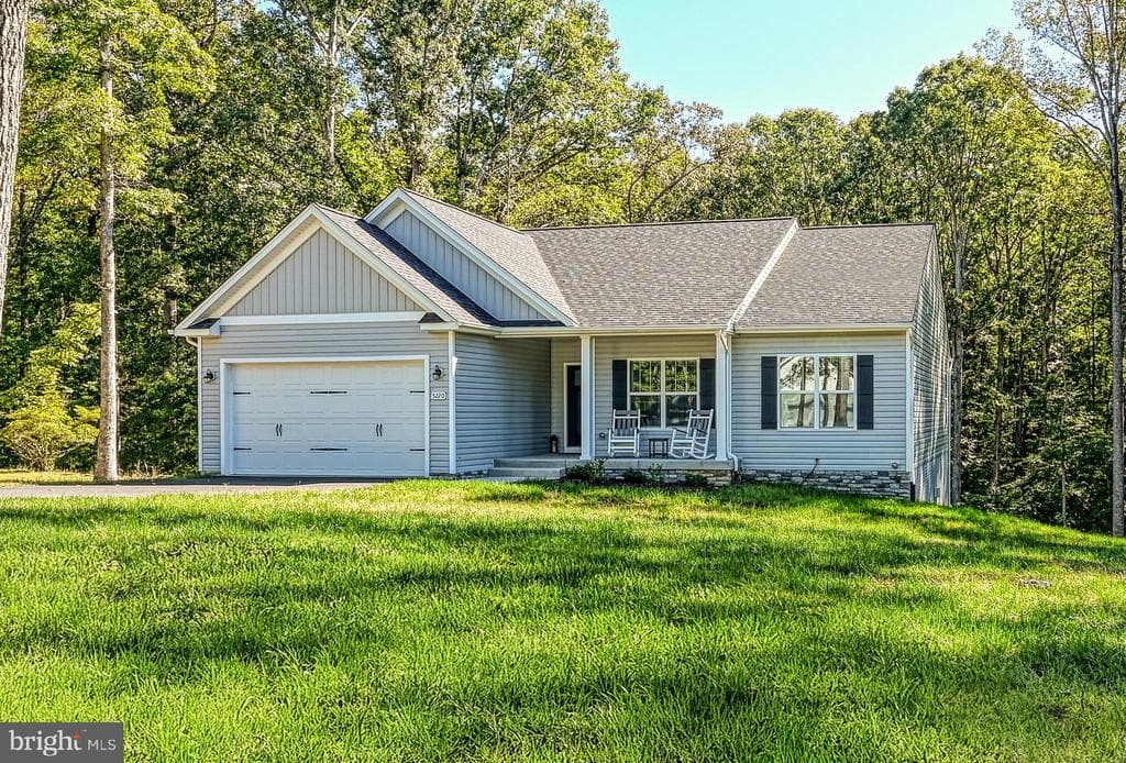 5220 Wyndemere Circle photo 1