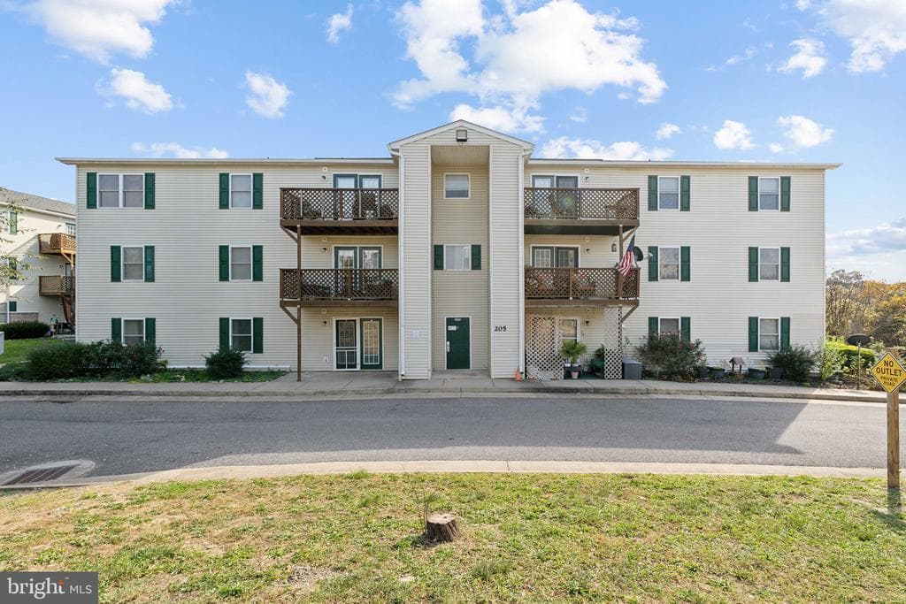 205 Hailey Lane photo 1