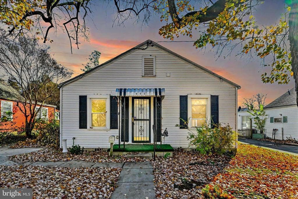 905 Barron Avenue photo 1