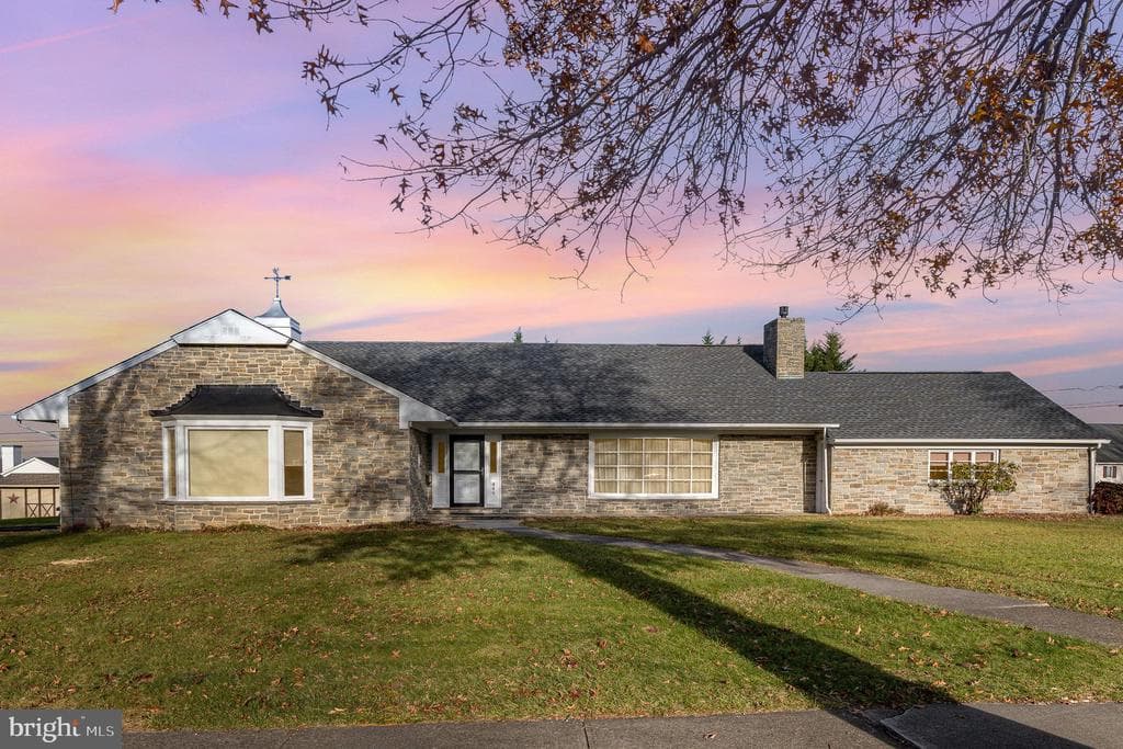 449 Glenwyn Drive photo 1