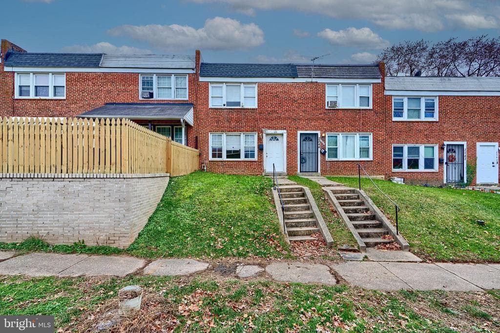 2546 Marbourne Avenue photo 1