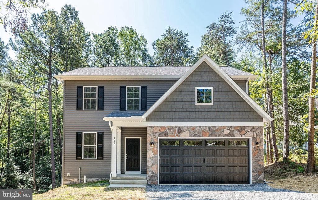 221 Admiral Drive photo 1