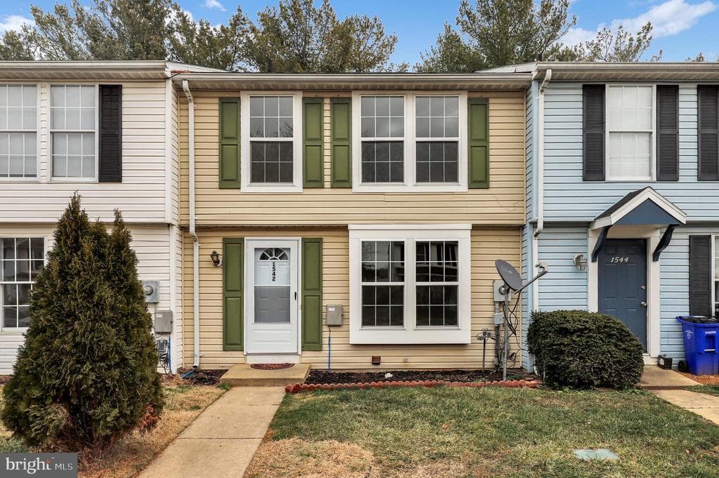 1542 Iris Court photo 1