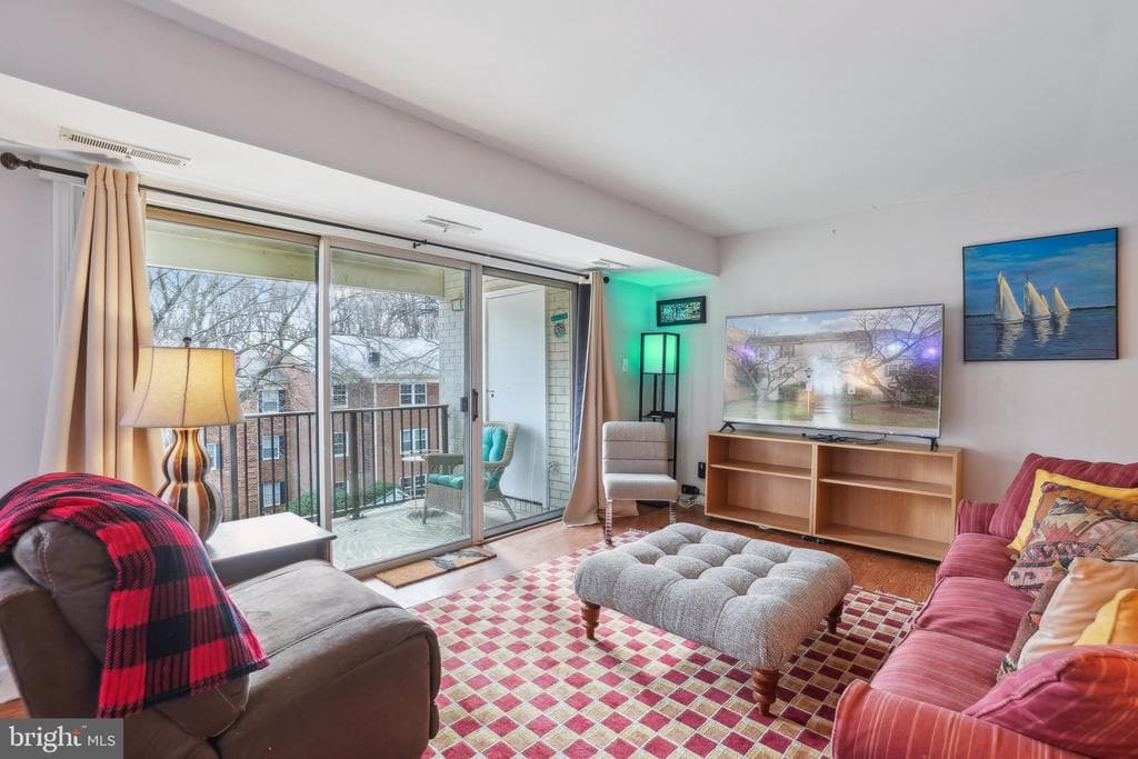 864 College Parkway #201 photo 1