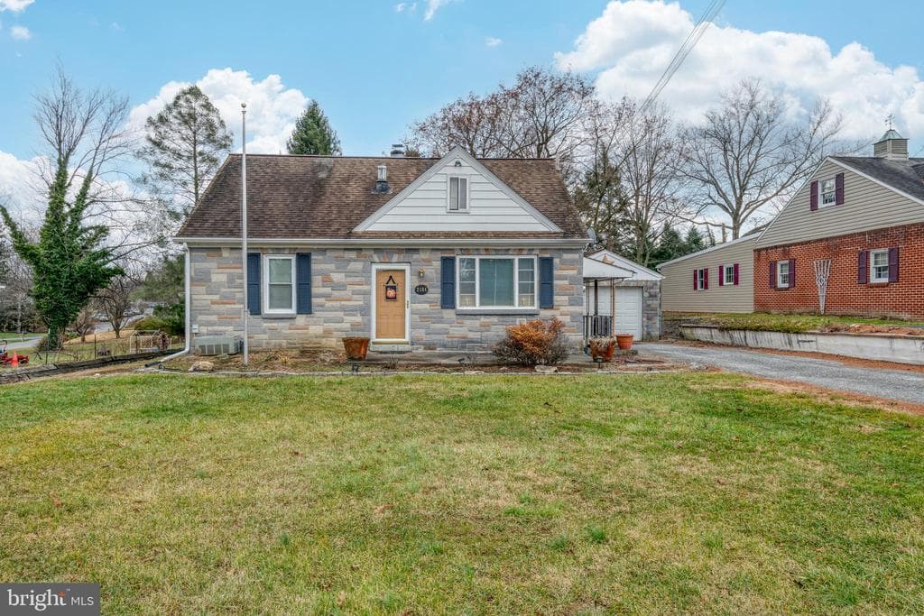 2504 Honeysuckle Lane photo 1