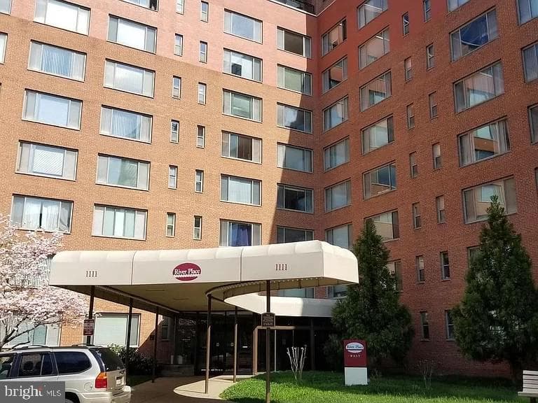 1111 Arlington Boulevard #440 photo 1