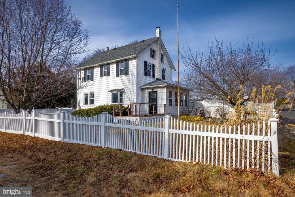 1363 Maple Avenue photo 1