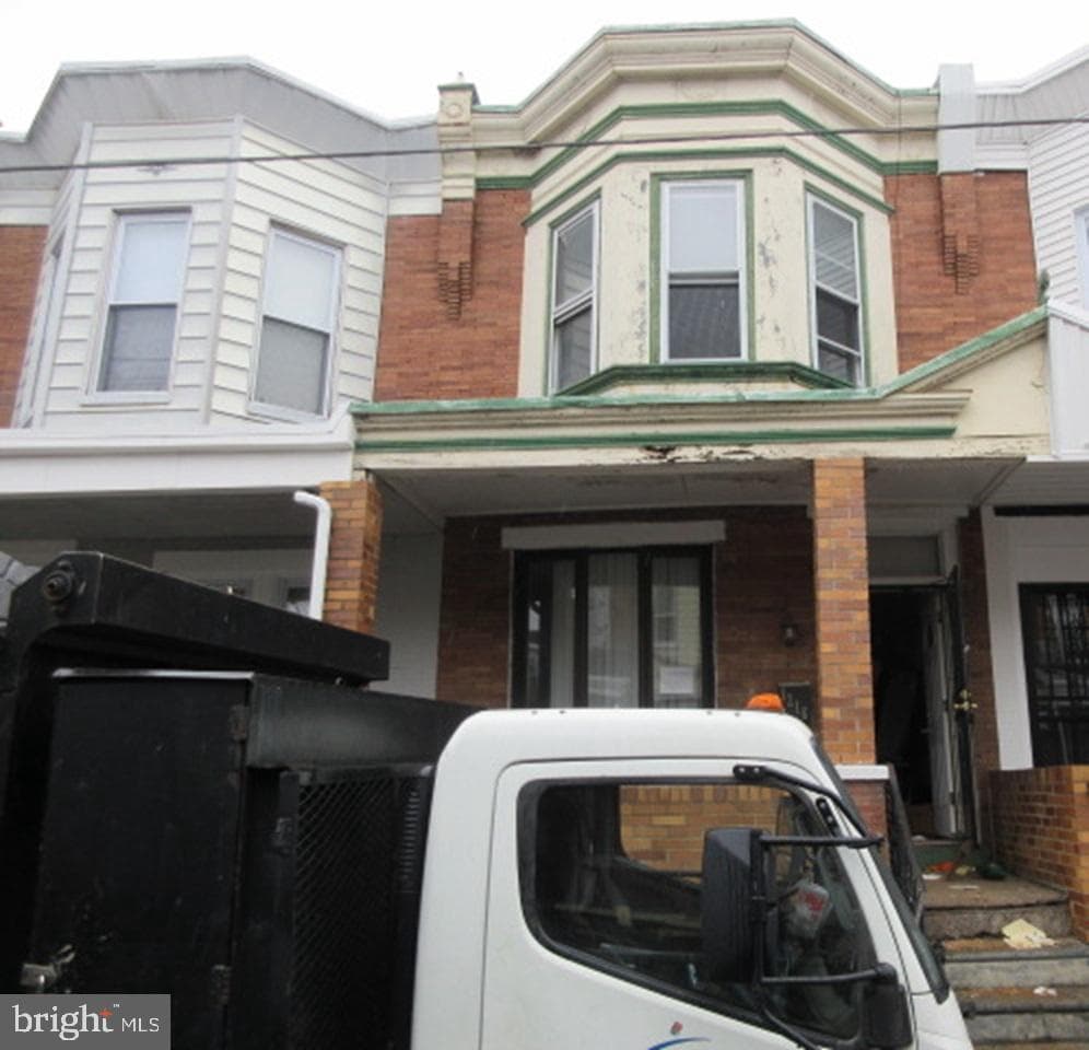 1216 N Alden Street photo 1