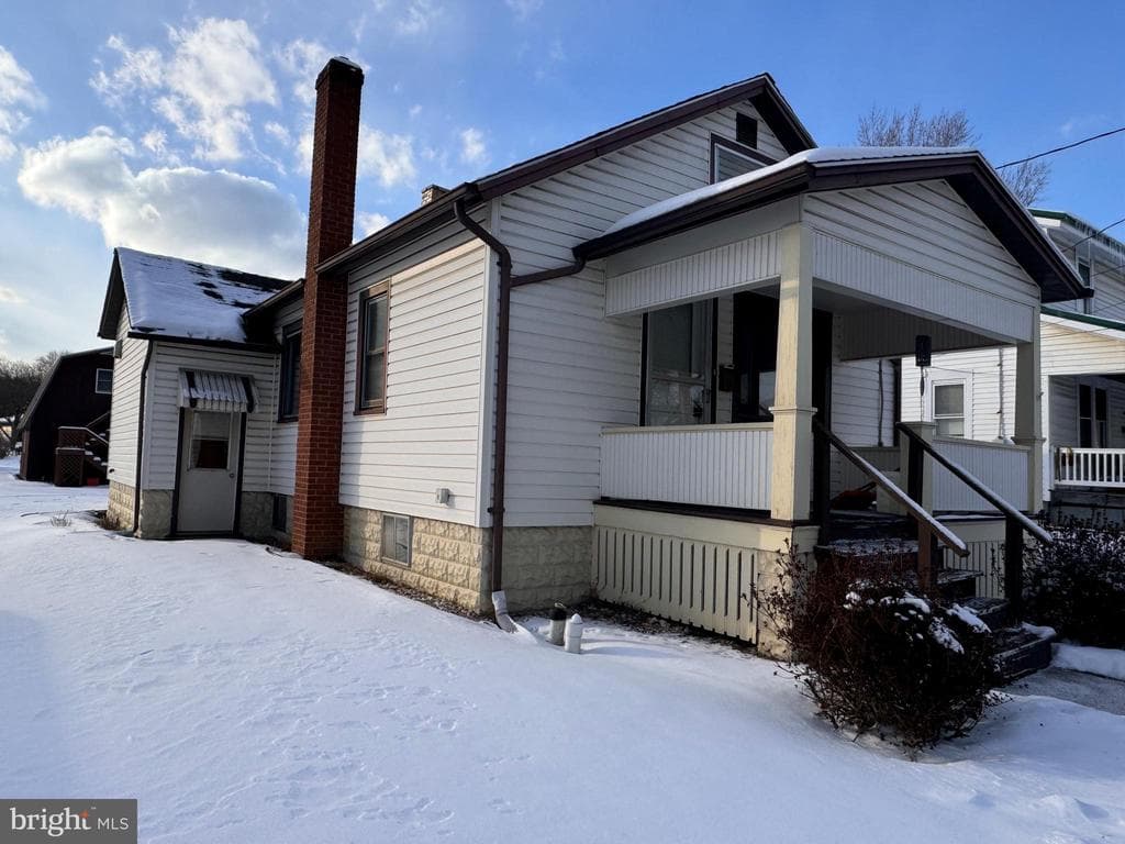 322 Maple Avenue photo 1