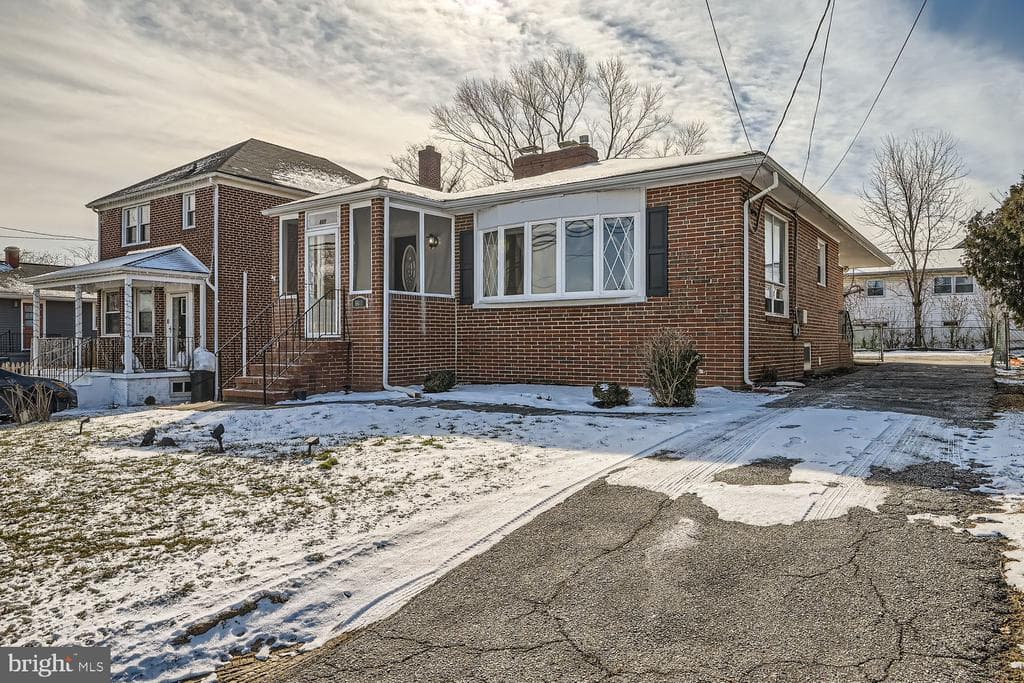 6611 Golden Ring Road photo 1