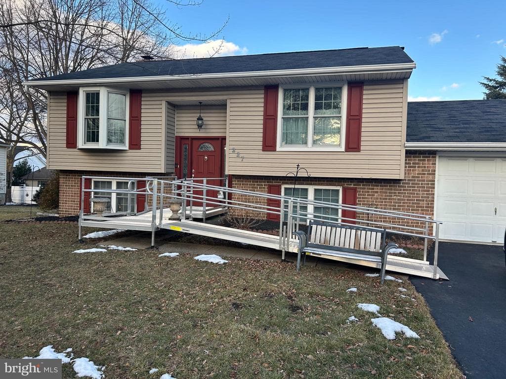 227 Heather Drive photo 1