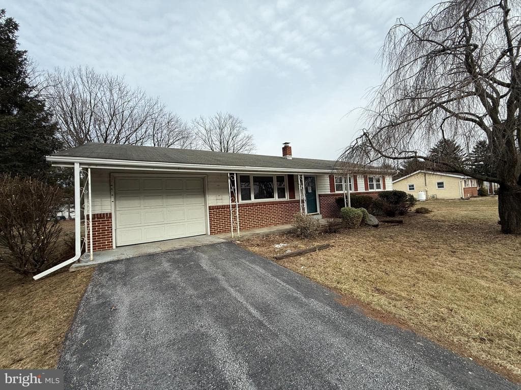 426 Linden Street photo 1