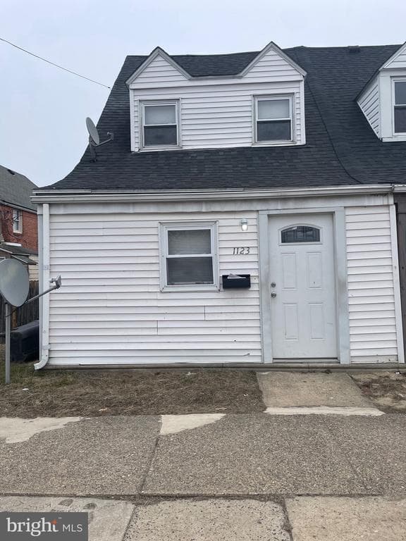 1123 Morton Avenue photo 1