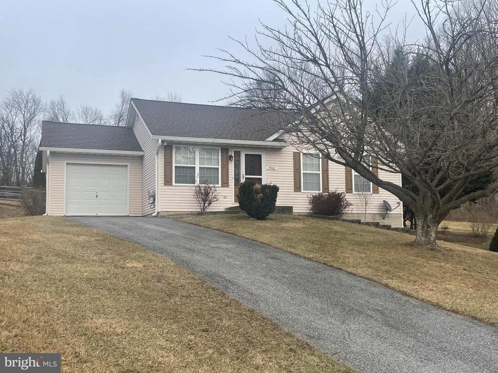 2902 Blakely Court photo 1