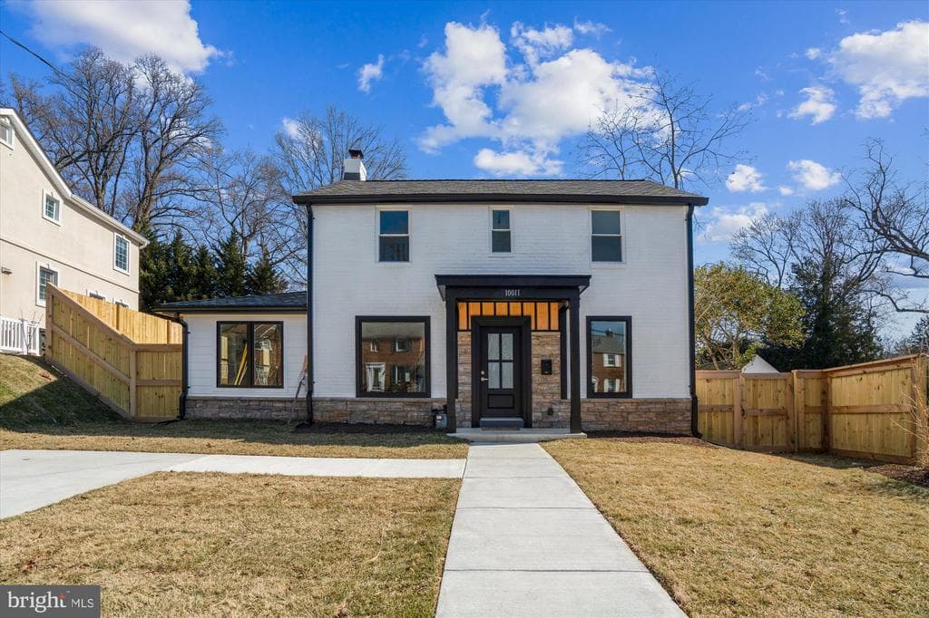 10011 Sidney Road photo 1