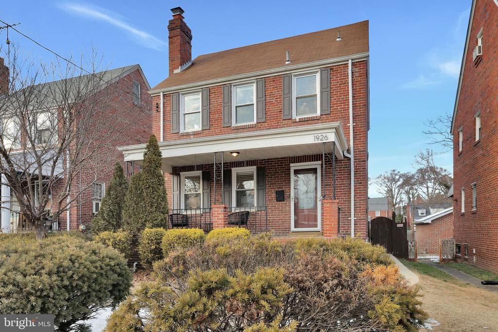 1926 Quincy Street NE photo 1