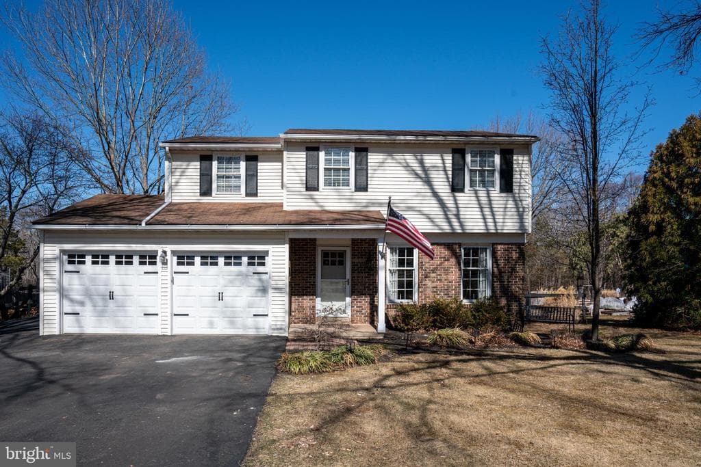 335 Thistle Lane photo 1