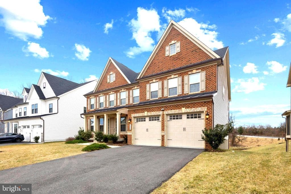 7208 Mainstream Way photo 1