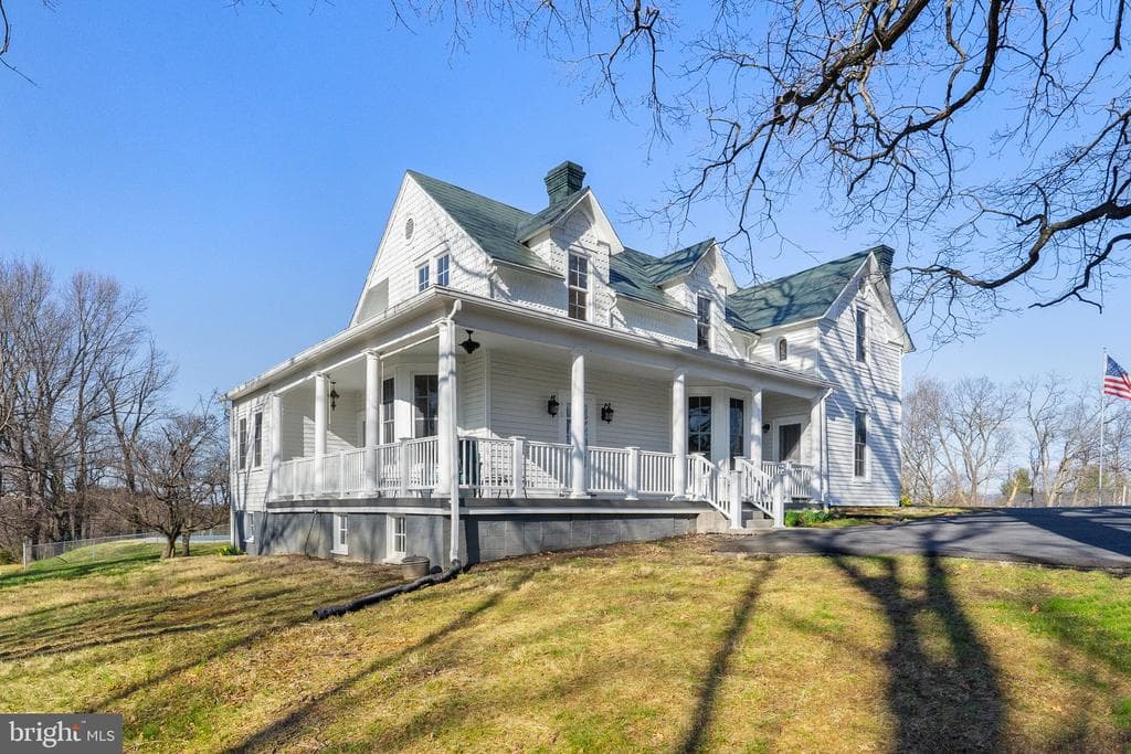 1521 N Royal Avenue photo 1