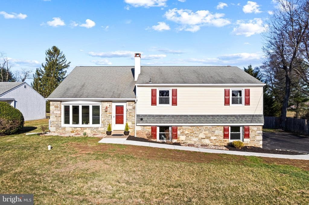 150 Inland Road photo 1