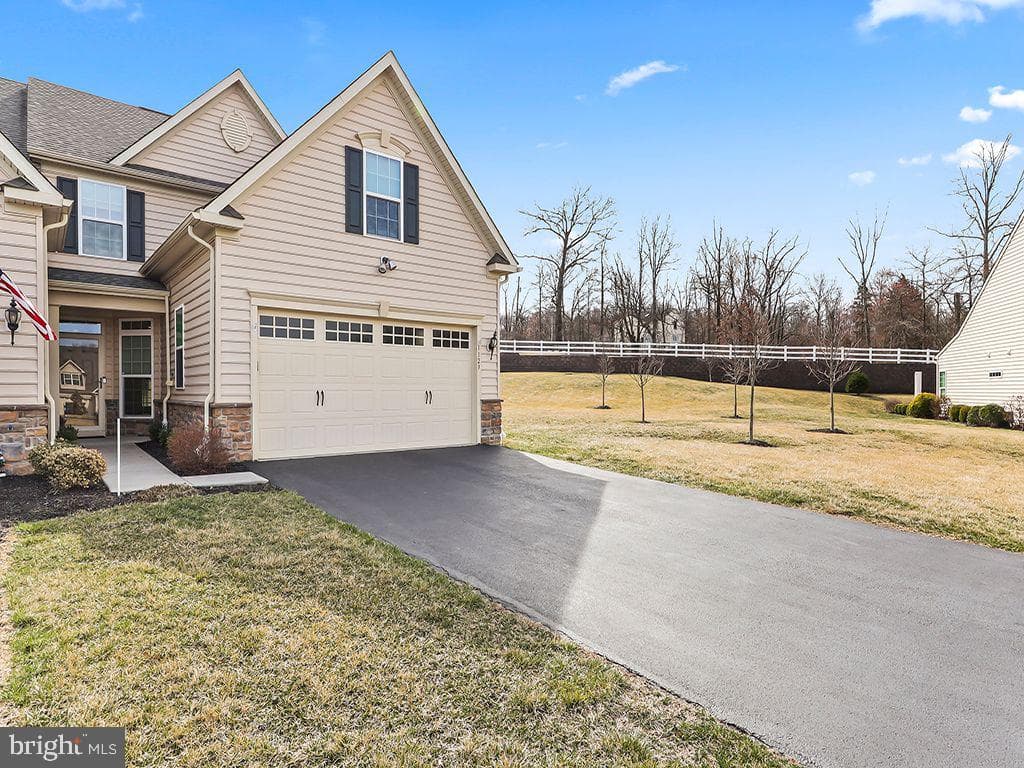1123 Arbour Lane photo 1