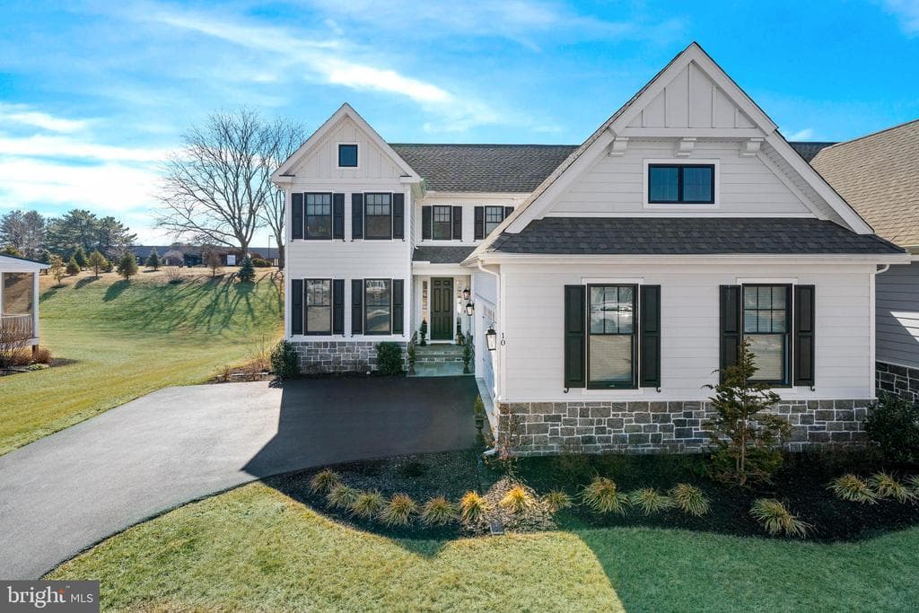 10 Radnor Lane photo 1