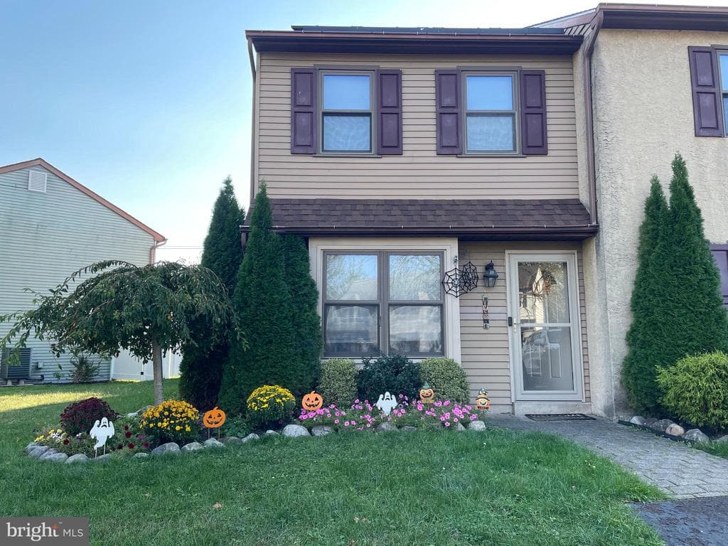 127 Redwood Drive photo 1