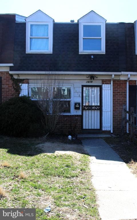 1615 Lyle Court photo 1