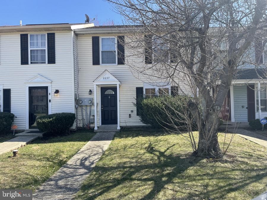 2037 Tanglewood Drive photo 1