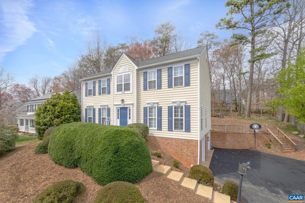 1216 Raintree Dr photo 1