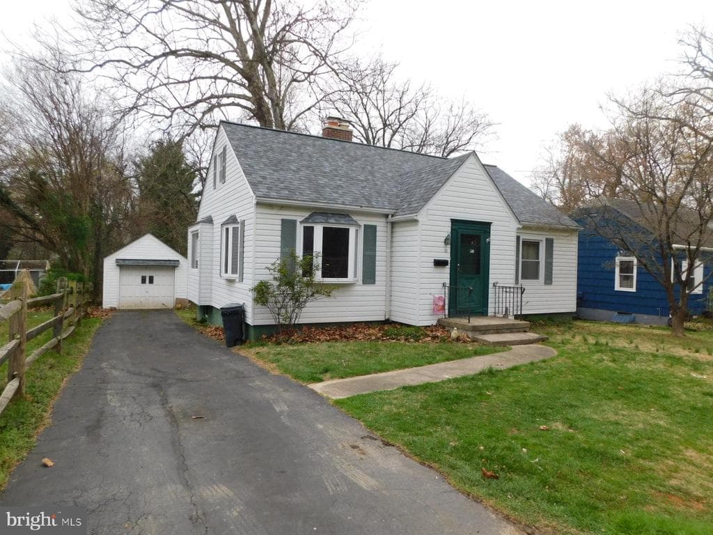 10 Oak Avenue photo 1