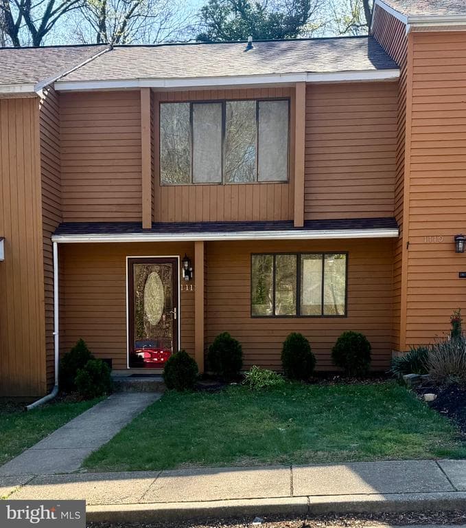 1112 Commanders Way S photo 1